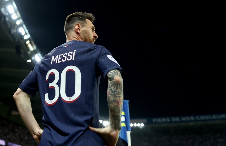 Messi tiết lộ sự thật đau l&ograve;ng khi kho&aacute;c &aacute;o PSG - Ảnh 2