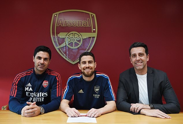 Rất nhanh ch&oacute;ng, Arsenal ra gi&aacute; tống khứ Jorginho - Ảnh 1