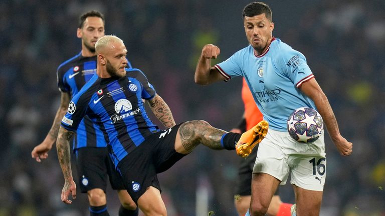 Đội h&igrave;nh hay nhất Champions League của UEFA g&acirc;y tranh c&atilde;i - Ảnh 3