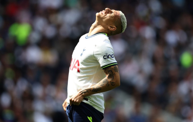 Richarlison nhận mưa &ldquo;gạch đ&aacute;&rdquo; v&igrave; ca ngợi đối thủ - Ảnh 1