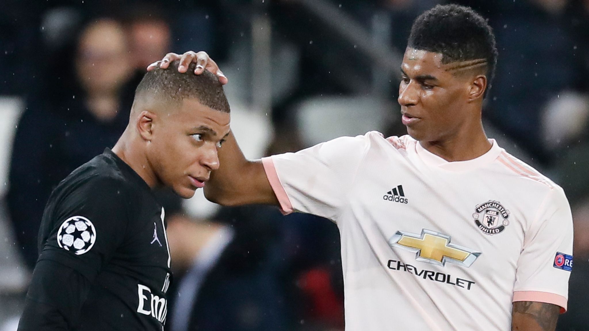 PSG gạ đổi Mbappe lấy ng&ocirc;i sao s&aacute;ng nhất của Man United - Ảnh 2
