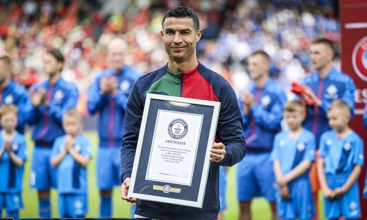 Ronaldo thiết lập th&ecirc;m một kỉ lục Guiness mới - Ảnh 1