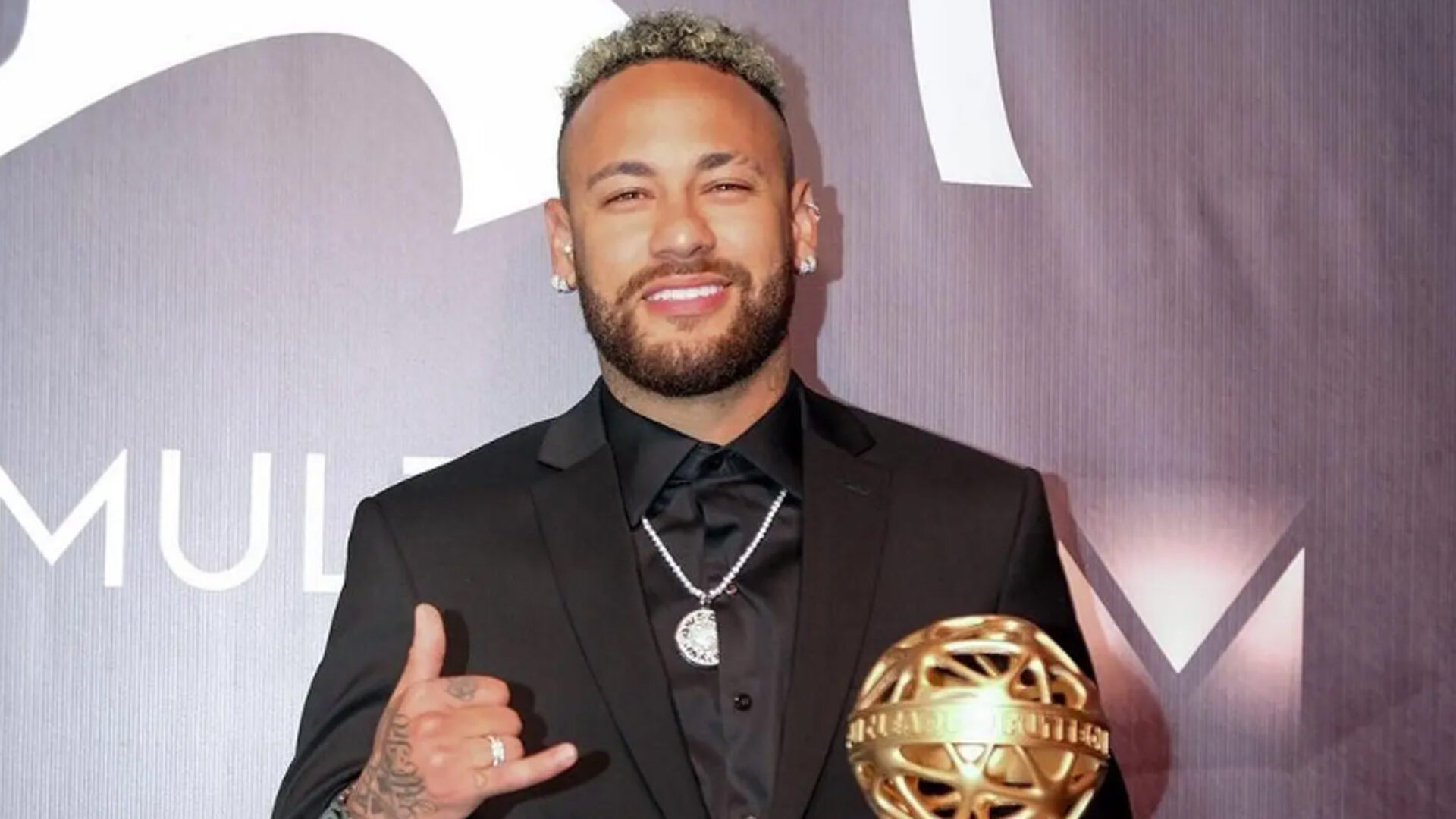 Gi&aacute; trị chuyển nhượng của Neymar bất ngờ 