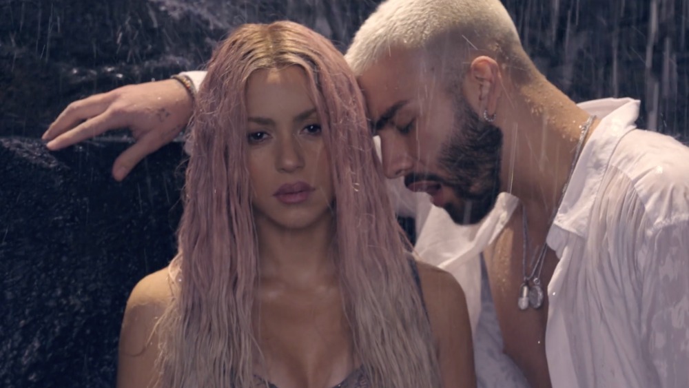 Shakira bị gạch đ&aacute; v&igrave; m&atilde;i kh&ocirc;ng bu&ocirc;ng tha cho Pique - Ảnh 1