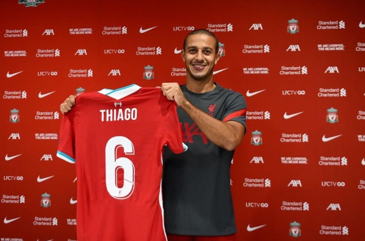 Liverpool l&agrave;m mới đội h&igrave;nh, một 