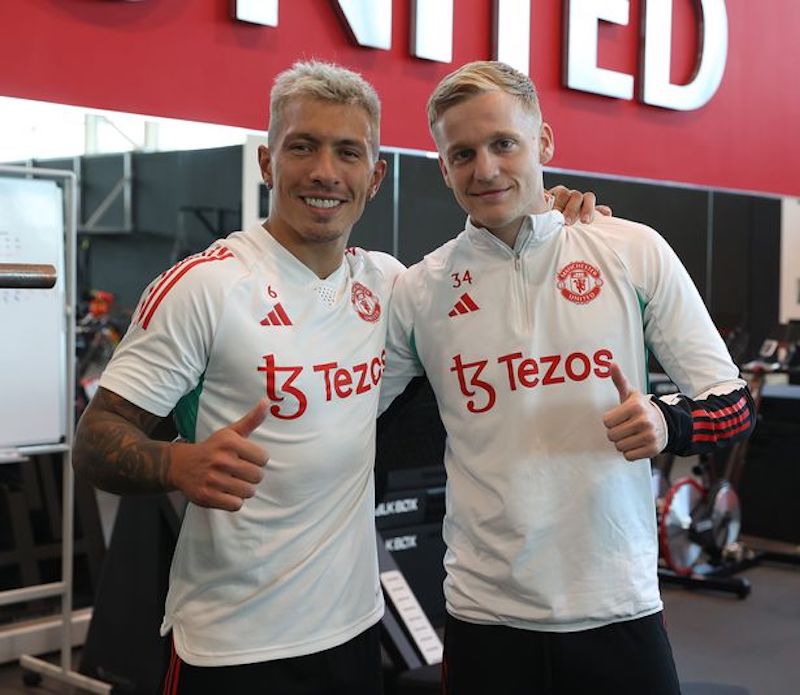 6 điểm nhấn ở buổi tập đầu ti&ecirc;n của M.U: T&acirc;n binh ra mắt, trụ cột trở lại - Ảnh 2