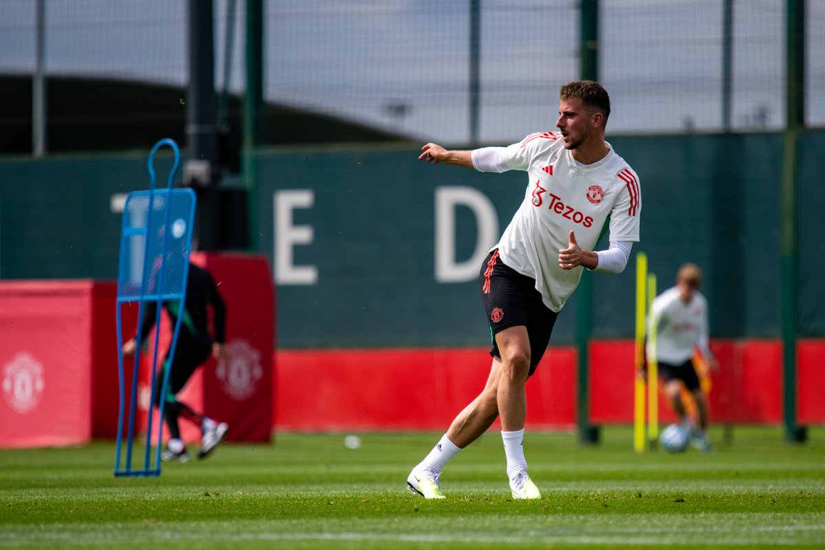 Gia đ&igrave;nh Mason Mount tiếp tục khiến CĐV Chelsea 