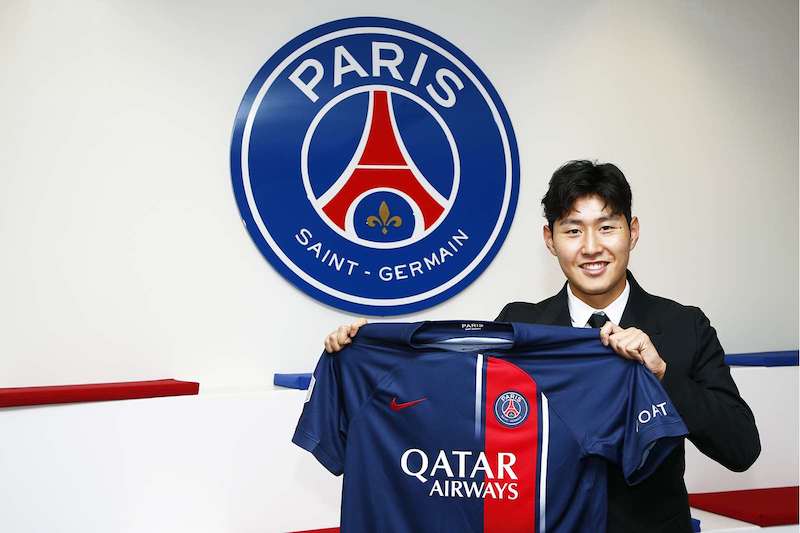 PSG ch&iacute;nh thức k&yacute; hợp đồng với si&ecirc;u sao b&oacute;ng đ&aacute; ch&acirc;u &Aacute; - Ảnh 1