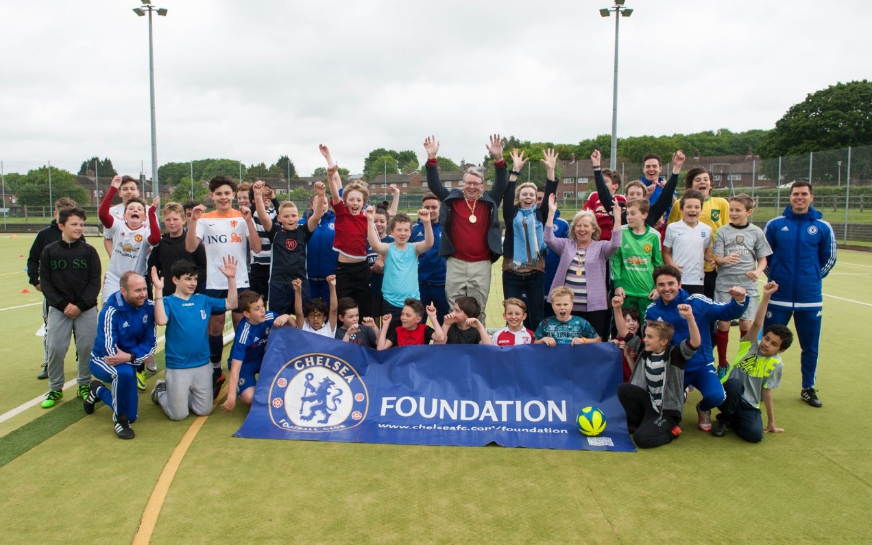 Top 10 sự thật c&oacute; thể bạn chưa biết về Luke Shaw - Ảnh 3