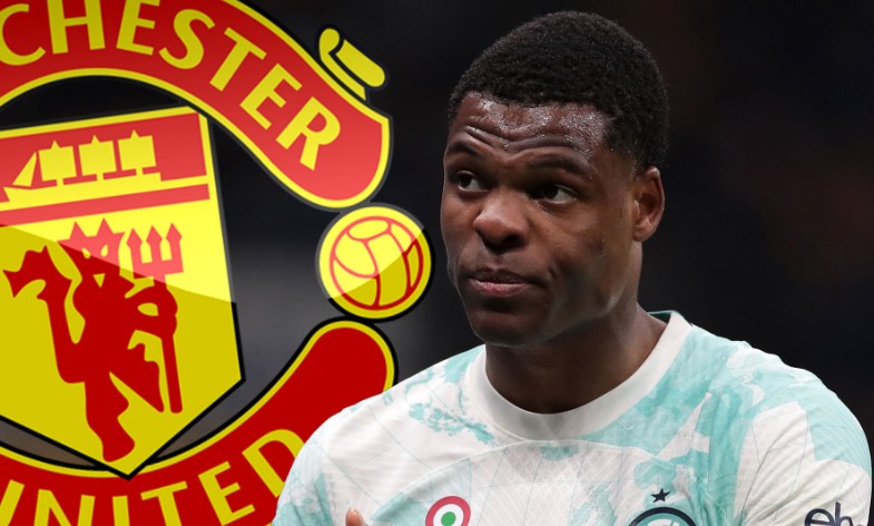 Si&ecirc;u đội h&igrave;nh gi&uacute;p Man United 