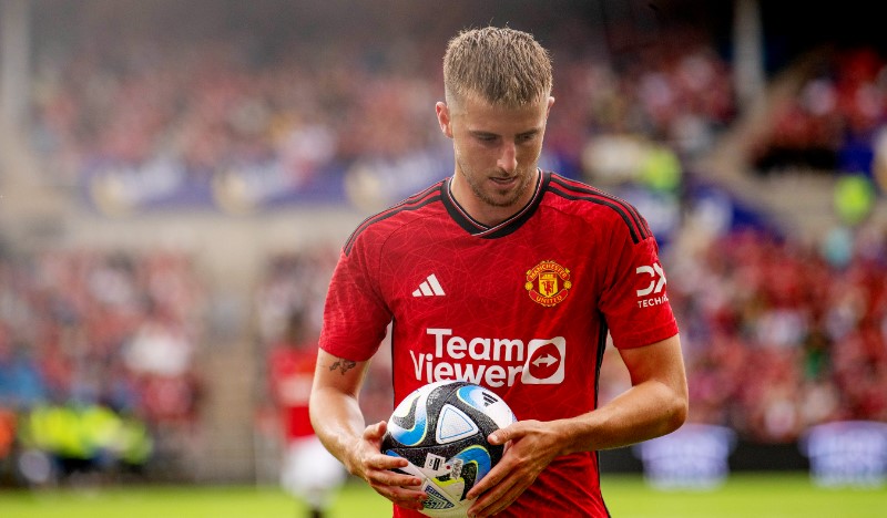 Si&ecirc;u đội h&igrave;nh gi&uacute;p Man United 