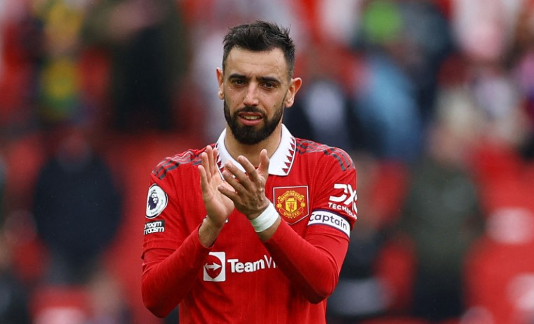 Si&ecirc;u đội h&igrave;nh gi&uacute;p Man United 