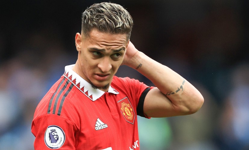 Si&ecirc;u đội h&igrave;nh gi&uacute;p Man United 