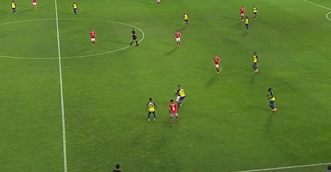 Xoay như chong ch&oacute;ng, Di Maria biến Ronaldo th&agrave;nh 