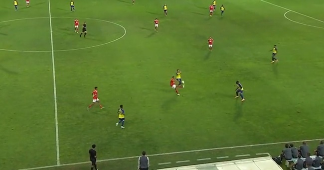 Xoay như chong ch&oacute;ng, Di Maria biến Ronaldo th&agrave;nh 