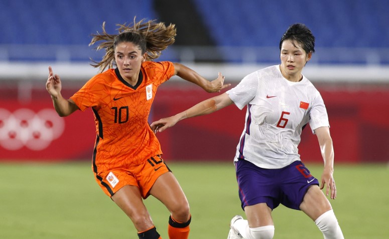 Cựu danh thủ H&agrave; Lan cảnh b&aacute;o sức mạnh của tuyển nữ Việt Nam - Ảnh 1