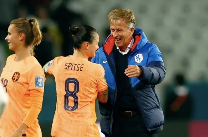 Cựu danh thủ H&agrave; Lan cảnh b&aacute;o sức mạnh của tuyển nữ Việt Nam - Ảnh 2