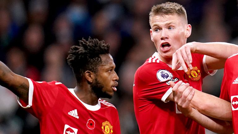 4 b&agrave;i to&aacute;n kh&oacute; m&agrave; Amrabat mang đến cho M.U: Chơi ở vị tr&iacute; n&agrave;o? - Ảnh 5