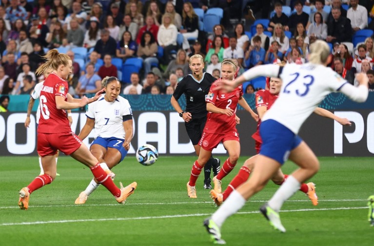 Em g&aacute;i Reece James lập 