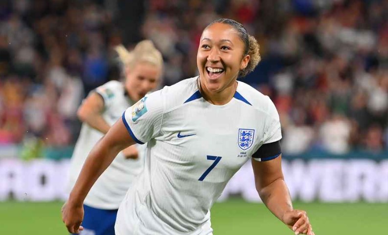 Em g&aacute;i Reece James lập 