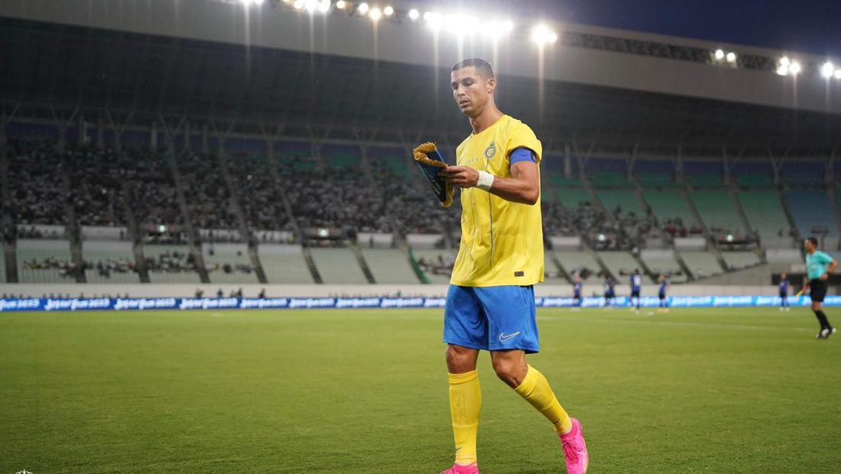 Ronaldo lại hờn dỗi, h&agrave;nh động qu&aacute; kh&iacute;ch với ph&oacute;ng vi&ecirc;n - Ảnh 3