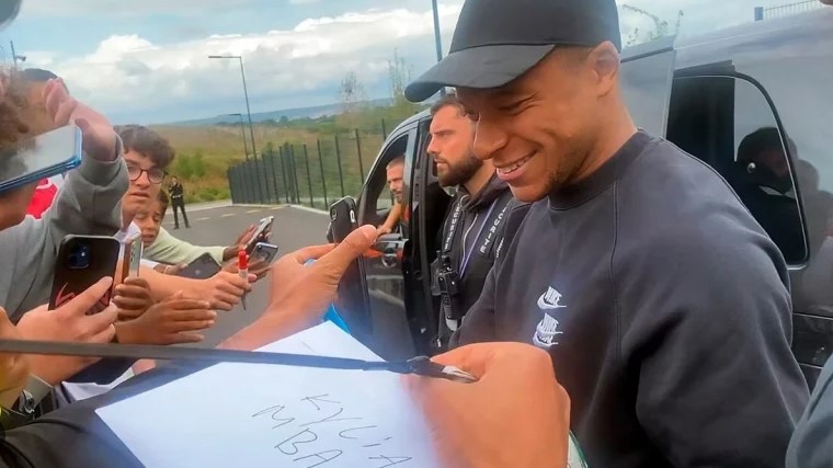 Đếm ng&agrave;y sang Real, Mbappe c&oacute; h&agrave;nh động chọc PSG tức đi&ecirc;n - Ảnh 1