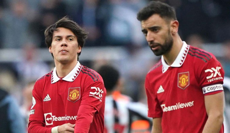 CĐV khuy&ecirc;n Ten Hag sử dụng 