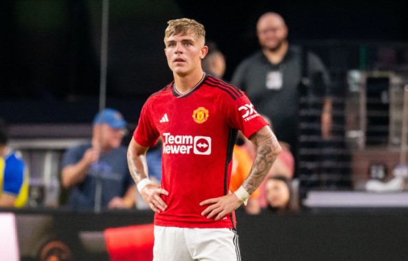 Đi&ecirc;n tiểt! Sao trẻ M.U bật tanh t&aacute;ch đ&agrave;n anh v&igrave; bị mắng oan - Ảnh 2