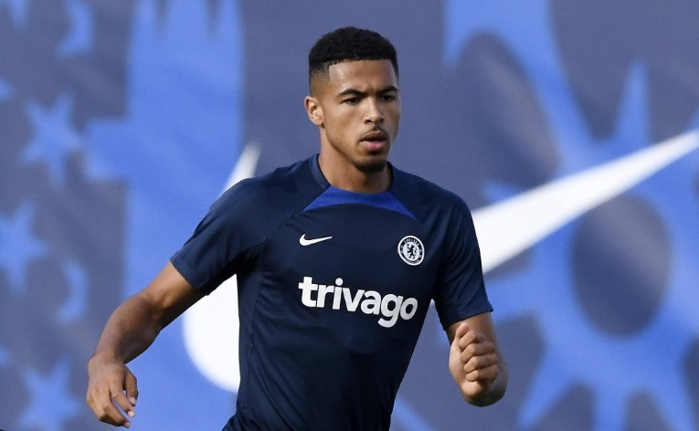 N&acirc;ng lương gấp 7 lần, Chelsea quyết giữ 