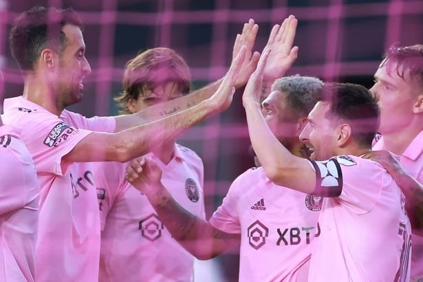 Kể ra 10 đồng đội th&acirc;n nhất, Messi 