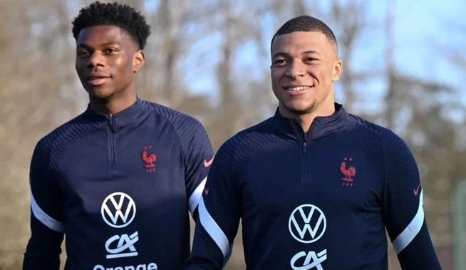 Ten Hag mở lời, M.U gửi đề nghị cho ng&ocirc;i sao trăm củ của Real - Ảnh 2