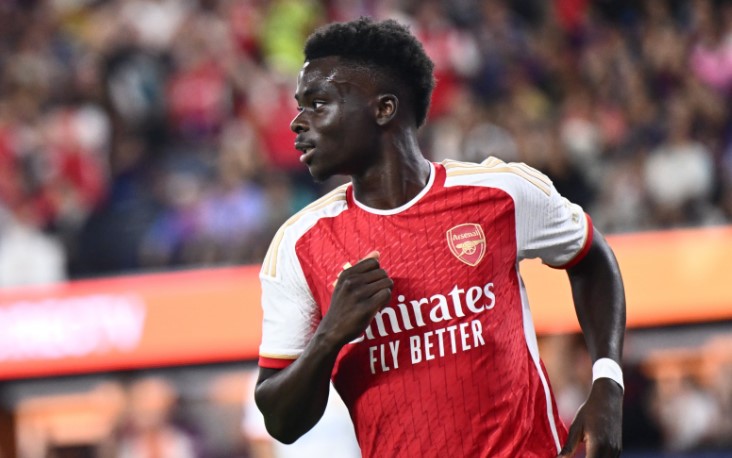 V&ocirc; địch Emirates Cup, Arsenal phải 