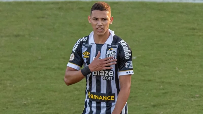 Chelsea chi hơn 500 tỷ, đ&oacute;n trung phong 18 tuổi cao gần 1m9 - Ảnh 2