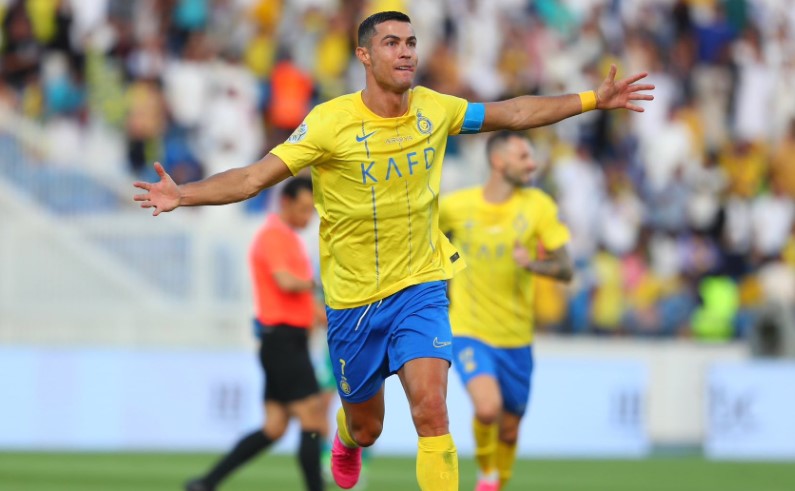 Ronaldo lập cột mốc phi thường, đến Messi cũng b&oacute; tay chịu thua - Ảnh 1