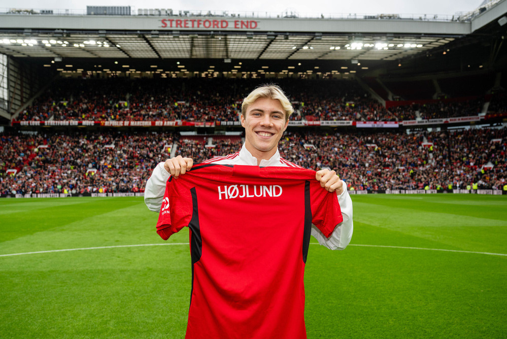 T&acirc;n binh 70 củ bị Ten Hag ch&ecirc; 