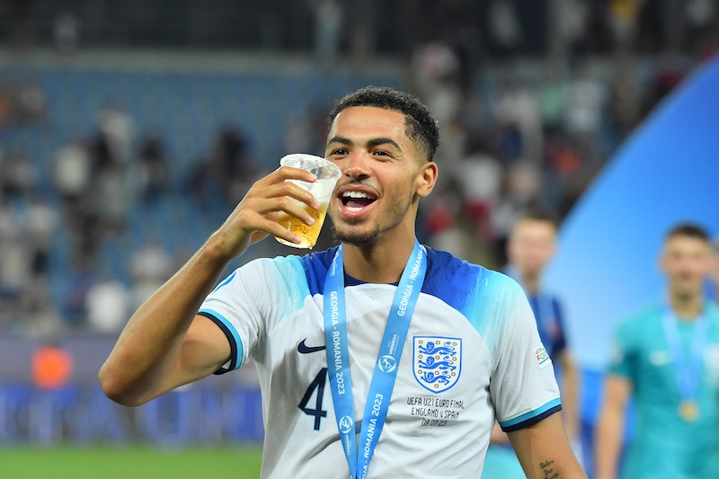 Sao mai của Chelsea khiến Maguire 'cuống cuồng