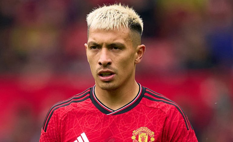 Trụ cột h&agrave;ng thủ b&aacute;o tin dữ khiến HLV Ten Hag 