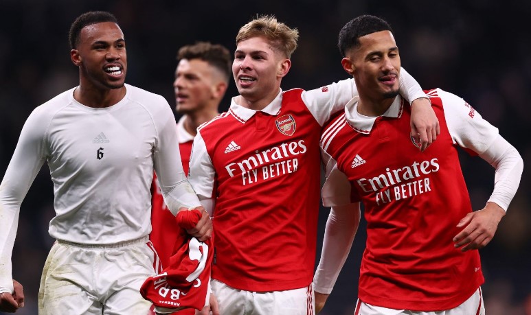 Ả Rập chồng l&ecirc;n 