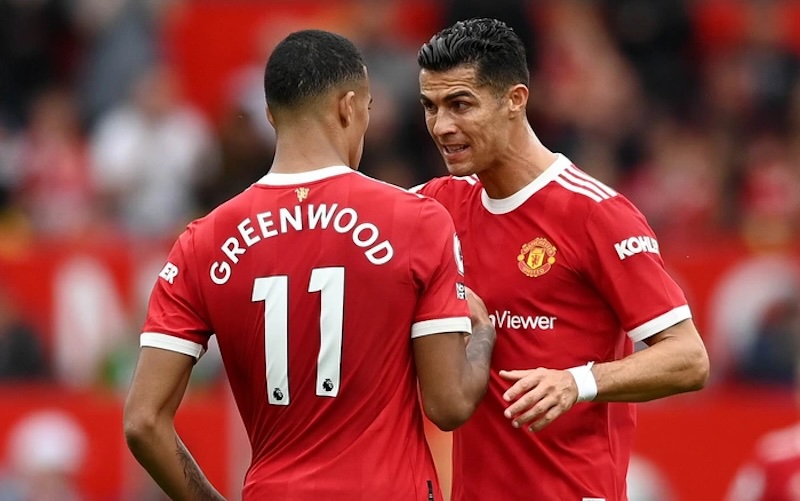 &Aacute;p lực cực đại, M.U quay xe với 