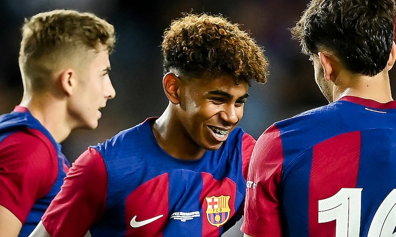 Xavi l&agrave;m r&otilde; vụ sao Barca l&agrave;m 