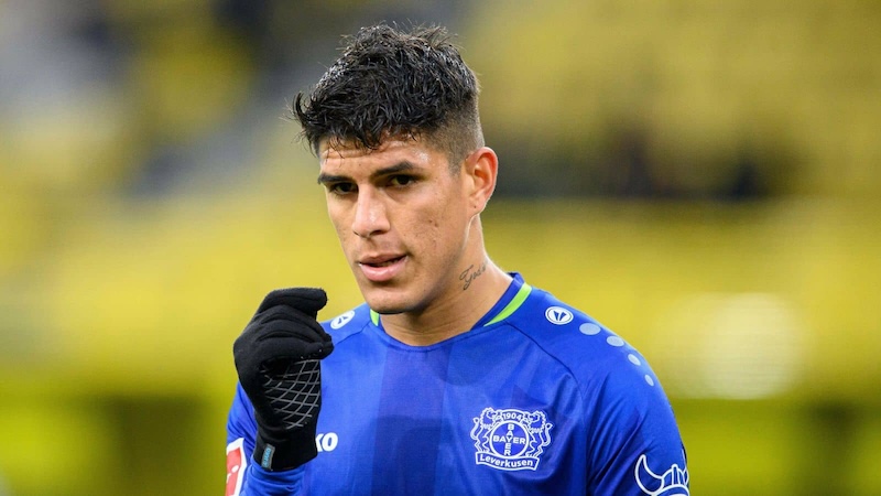 N&acirc;ng cấp h&agrave;ng thủ, Liverpool chốt vội tr&ograve; cưng của Xabi Alonso - Ảnh 2