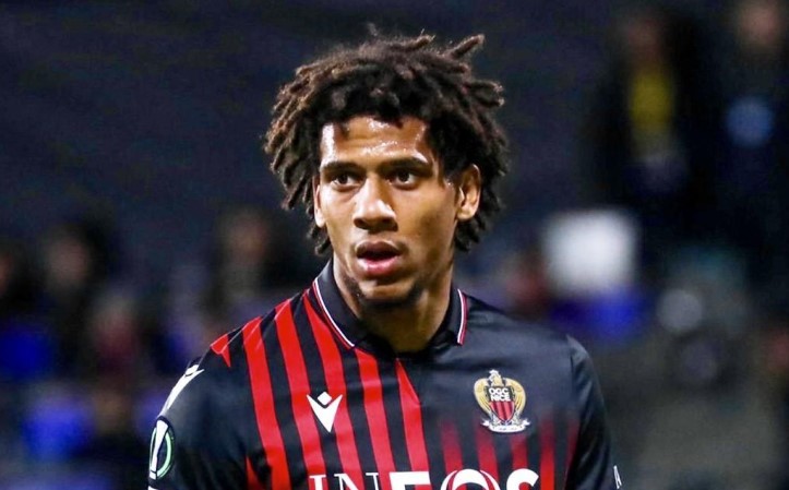 Mặc kệ Maguire, M.U chốt si&ecirc;u hậu vệ đồng hương của Varane - Ảnh 1