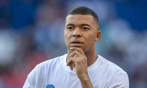 Bị Ancelotti chối bỏ, ch&acirc;n s&uacute;t số 1 thế giới 