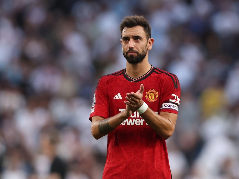 Ngả mũ! Bruno Fernandes ch&iacute;nh thức ph&aacute; kỷ lục Premier League - Ảnh 2