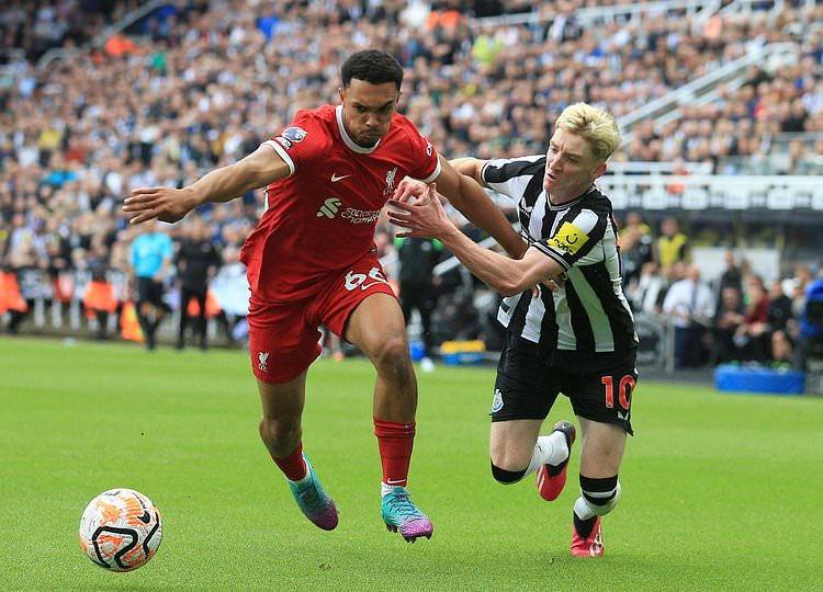 Ngược d&ograve;ng đi&ecirc;n rồ, Liverpool thắng Newcastle với 10 người tr&ecirc;n s&acirc;n - Ảnh 1