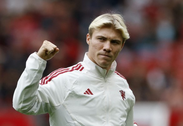 M.U đ&oacute;n tin vui 