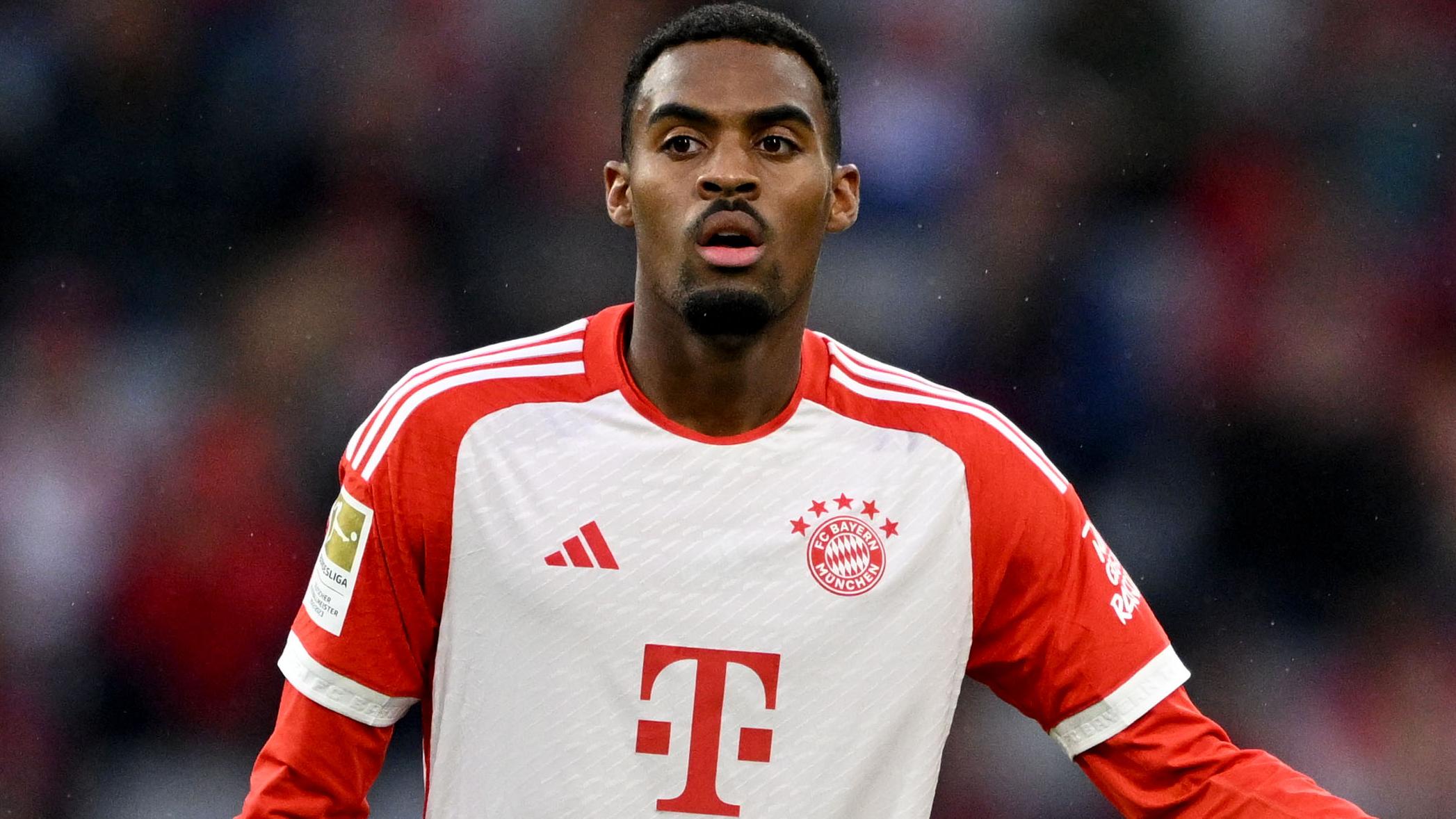 Bayern chốt gi&aacute; tiền vệ 