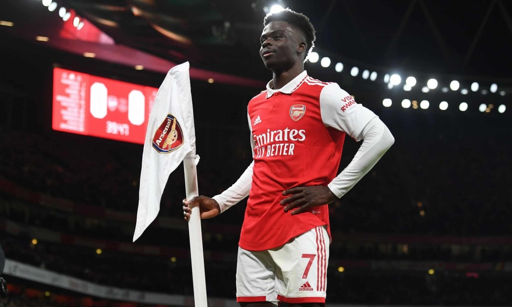 Huyền thoại Arsenal hứng cơn mưa chỉ tr&iacute;ch v&igrave; Bukayo Saka - Ảnh 2