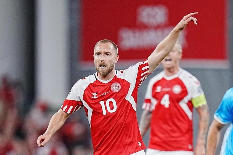 Ch&ecirc; tuyến giữa, Eriksen chỉ ra 