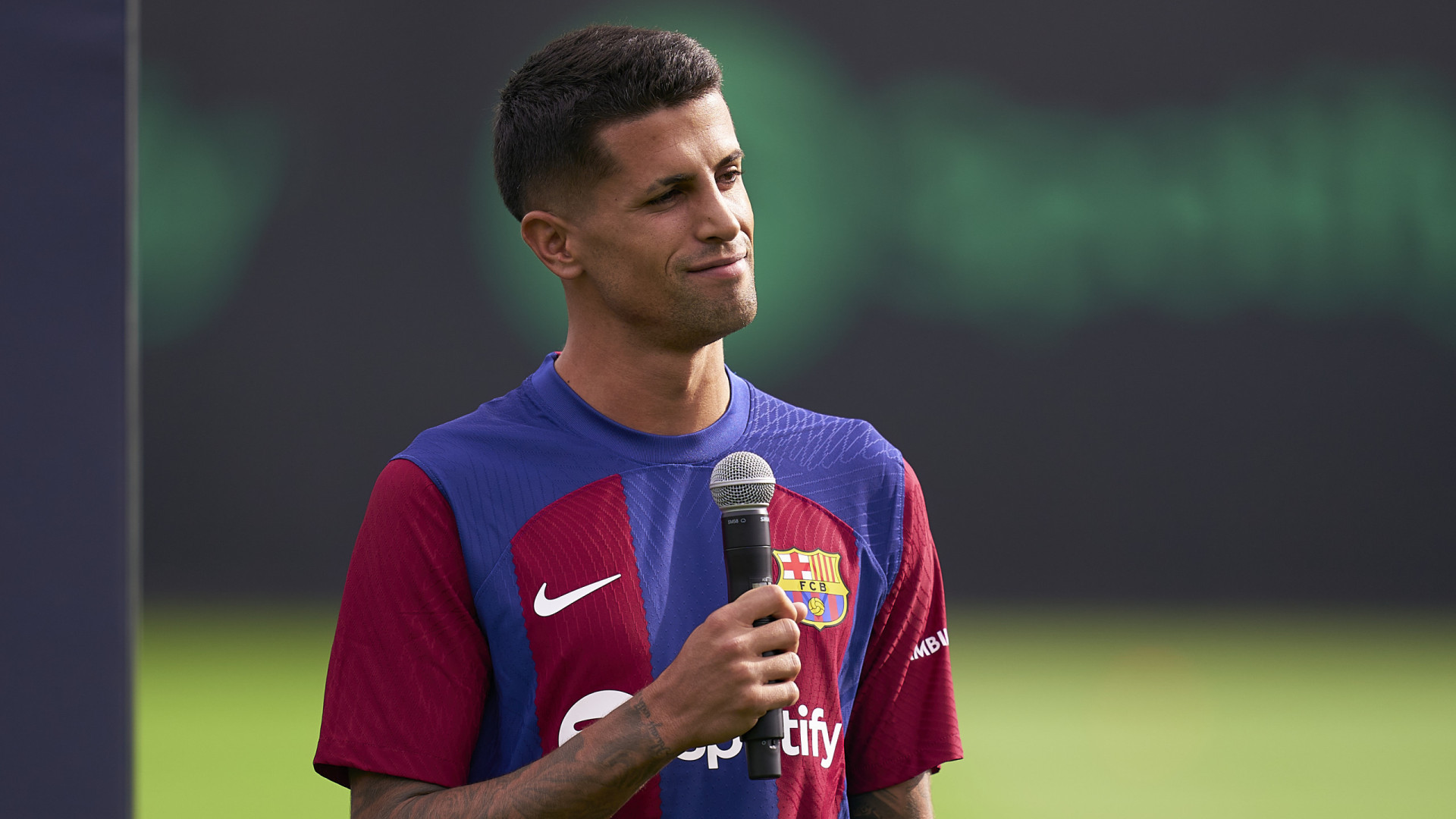 Ng&ocirc;i sao nhiều team color nhất b&agrave;y tỏ 